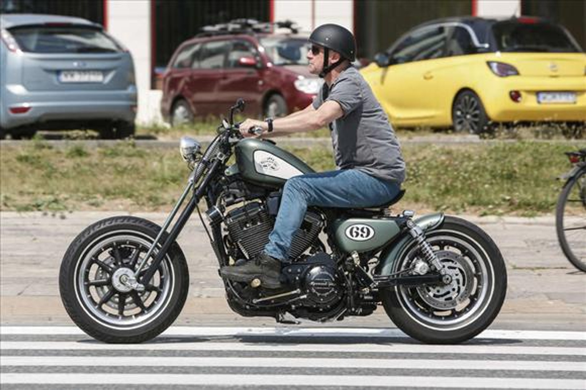 Bogusław Linda na Harleyu