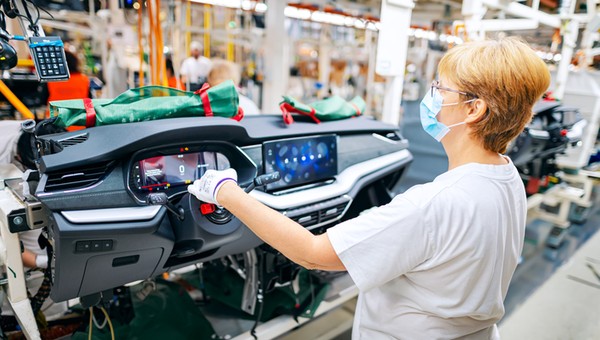 Faurecia i Hella łączą się. Powstał siódmy co do wielkości producent części motoryzacyjnych