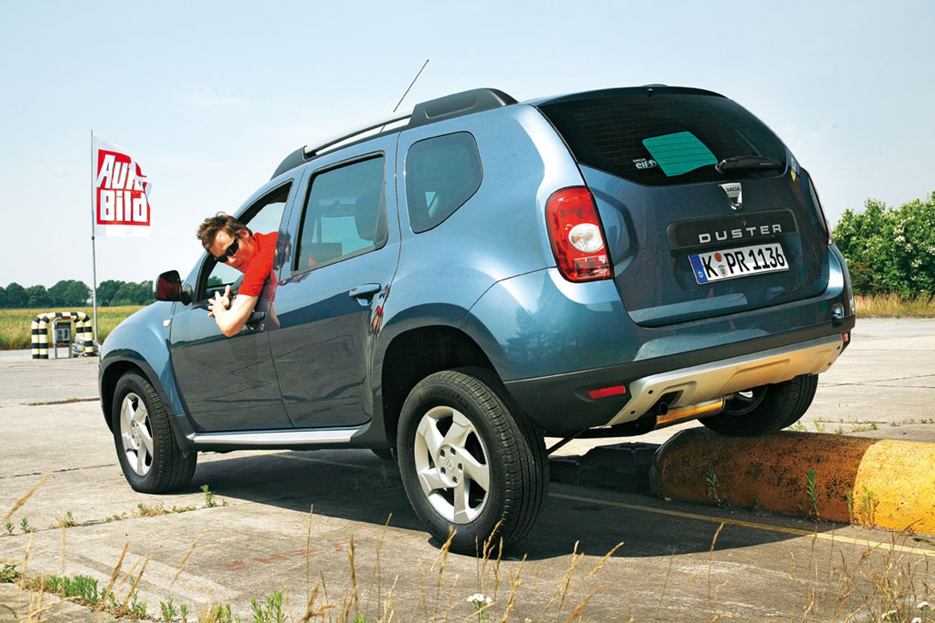 Dacia Duster kontra Łada Niva: Dwa tanie produkty terenowe