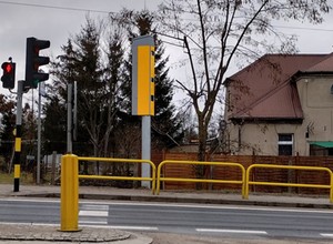 Widziałeś takie żółte słupki przy polskich drogach? Mogą wpędzić w kłopoty