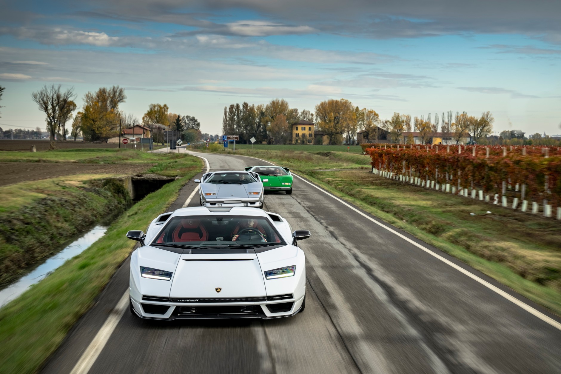 Lamborghini Countach LPI 800-4 rusza w drogę