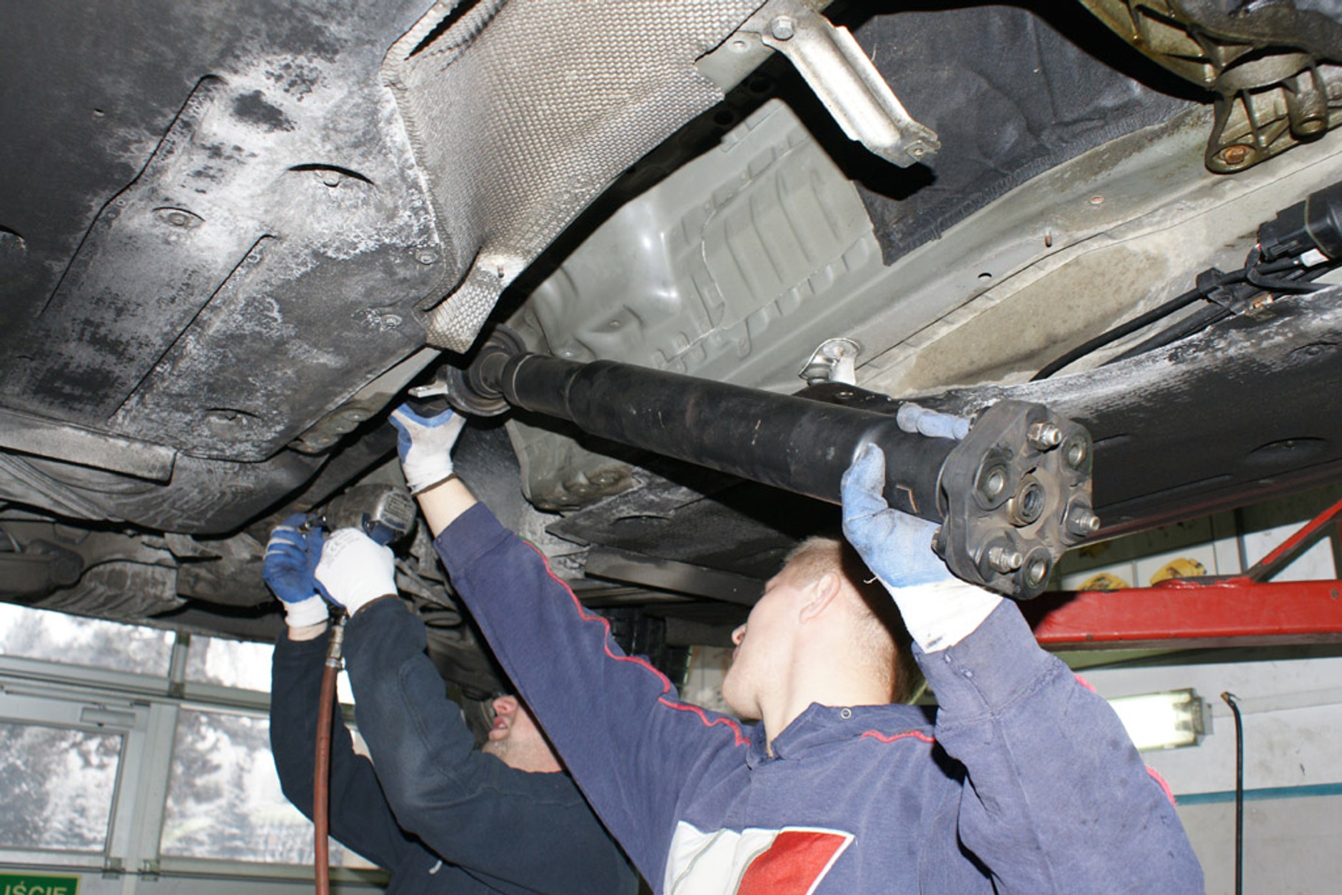 BMW 320d - sprawdzenie rozrządu - zdjęcia