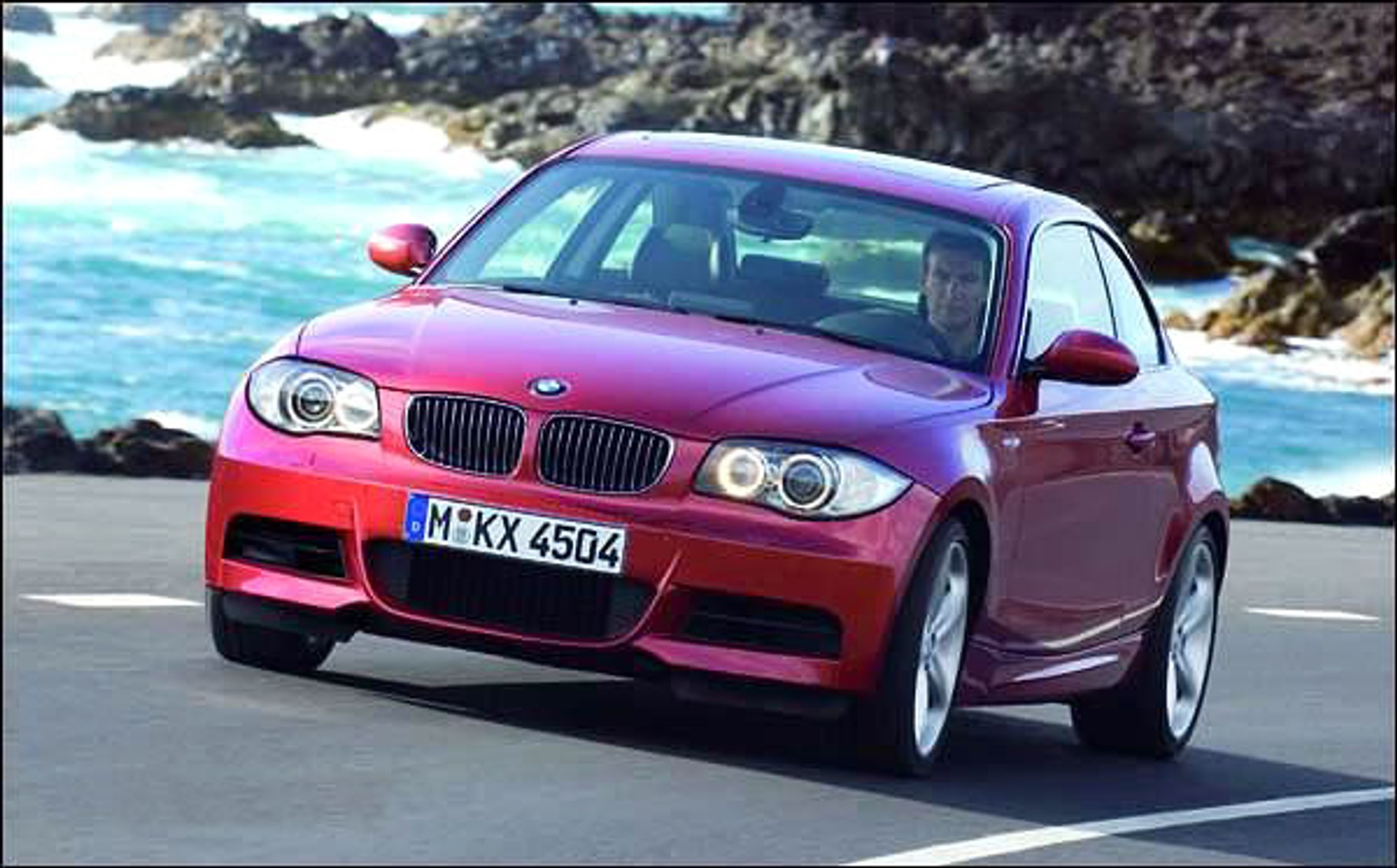 Nowe coupé BMW seria 1 - pierwsi zobaczyli Brytyjczycy (nowe fotografie)