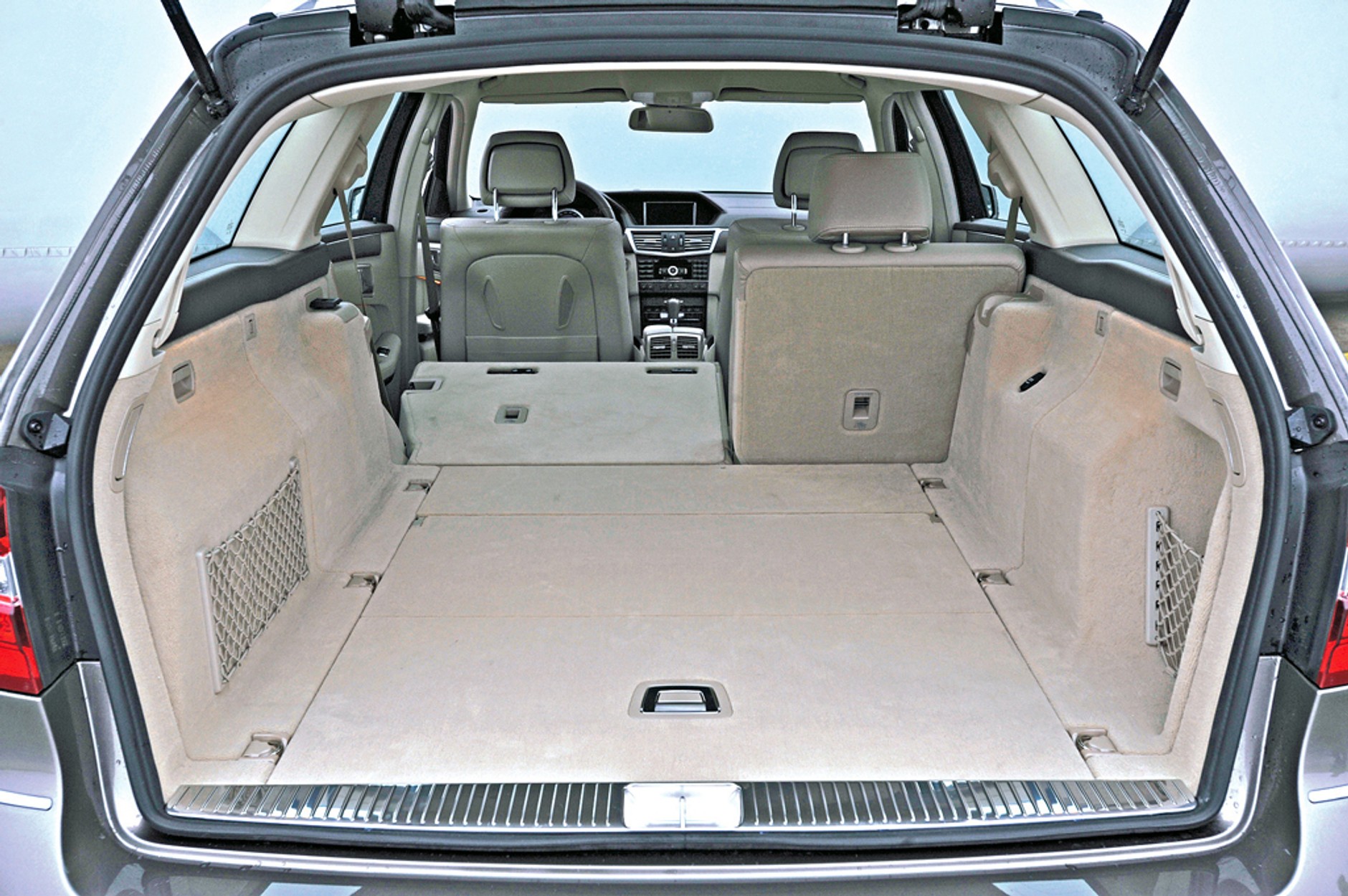 Skoda Superb atakuje Mercedesa klasy E - Pojedynek: Skoda królem kombi?