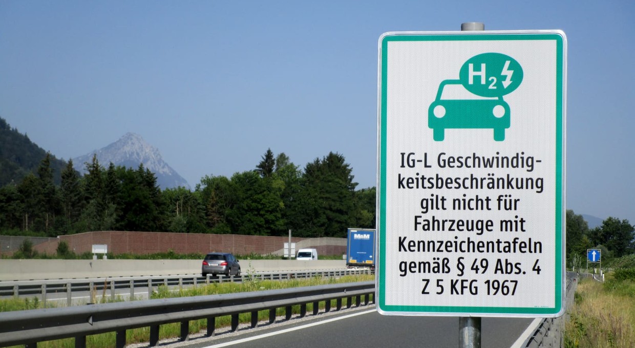 Na wybranych autostradach możesz jechać o 30 km/h szybciej. Tak już jest w Austrii