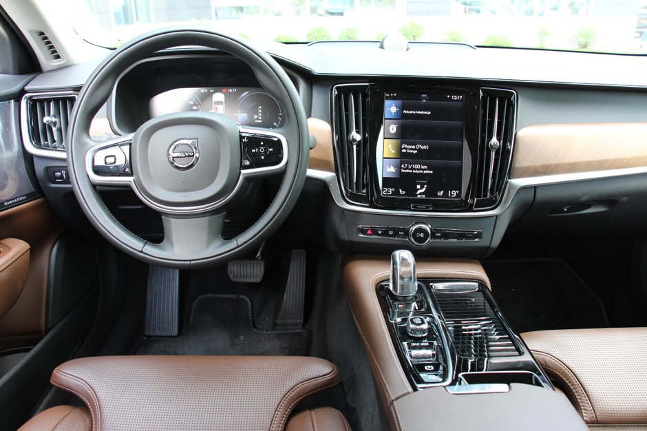 Volvo S90 T8 Inscription – Hybryda nie do oszczędzania