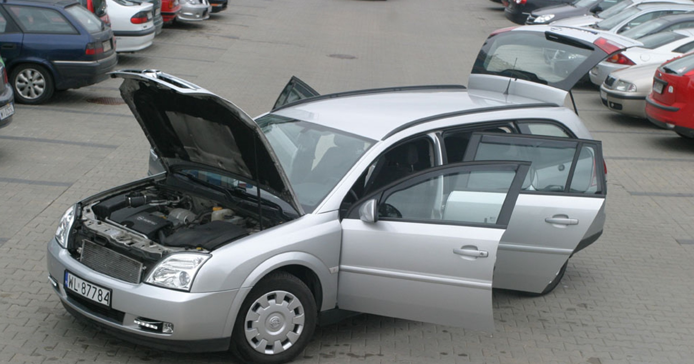 Kupujesz używane auto? Sprawdzaj je, gdzie tylko się da