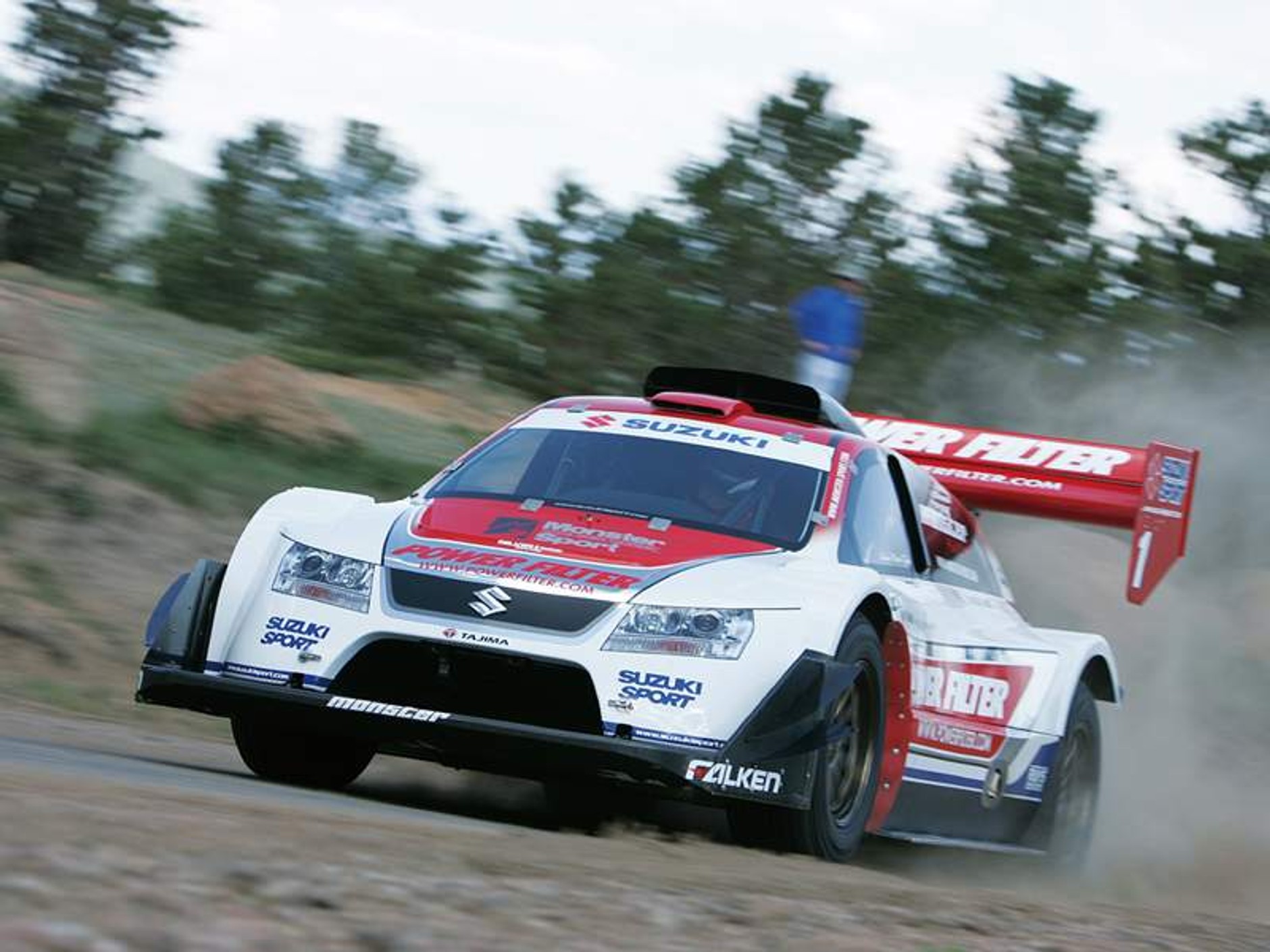 Paryż na żywo: dwa razy sportowe Suzuki