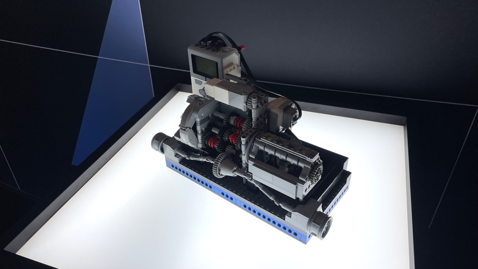 Model kłowej skrzyni biegów Renault (wykonany z klocków Lego)