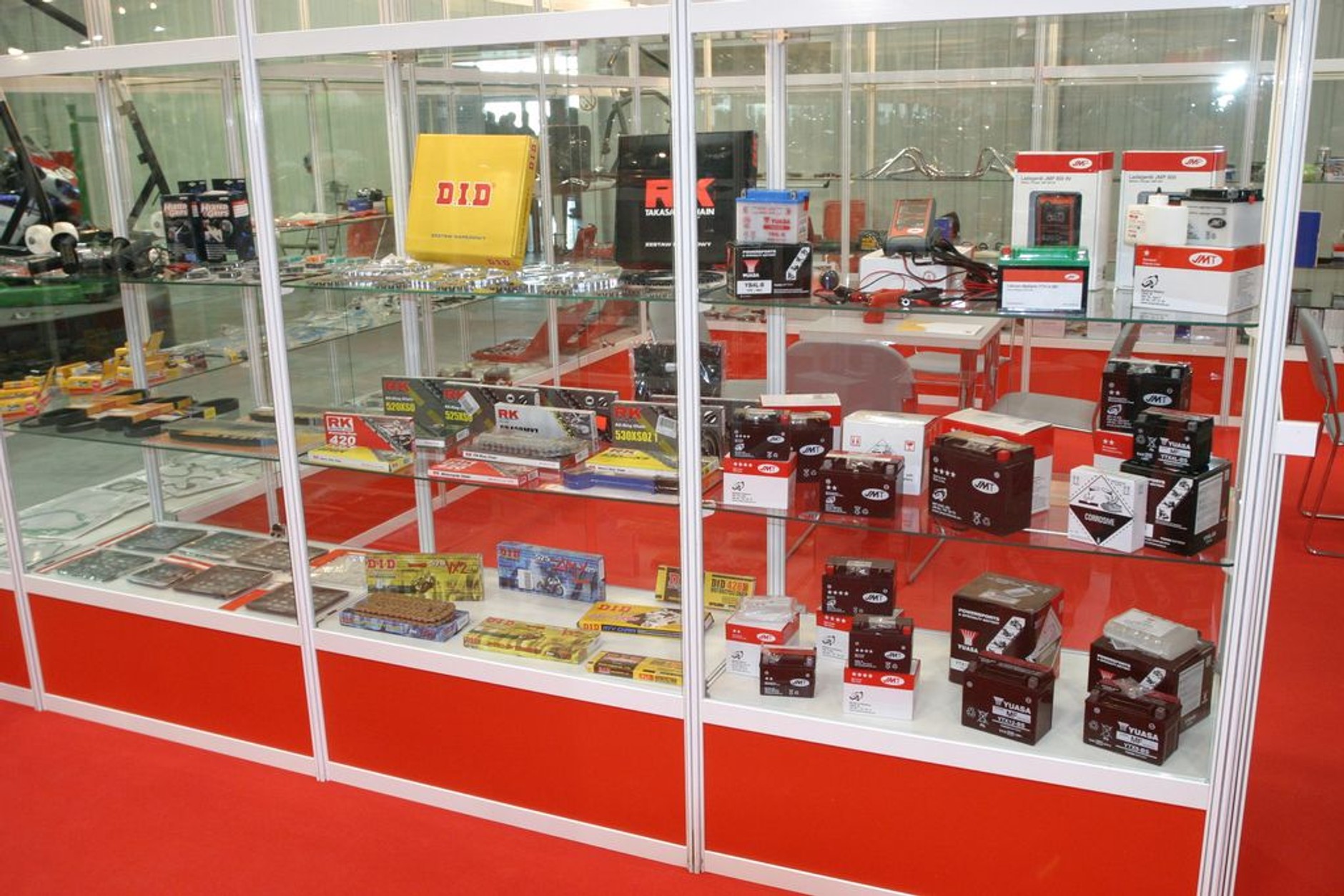 III Ogólnopolska Wystawa Motocykli i Skuterów: premiery i atrakcyjne hostessy (galeria)