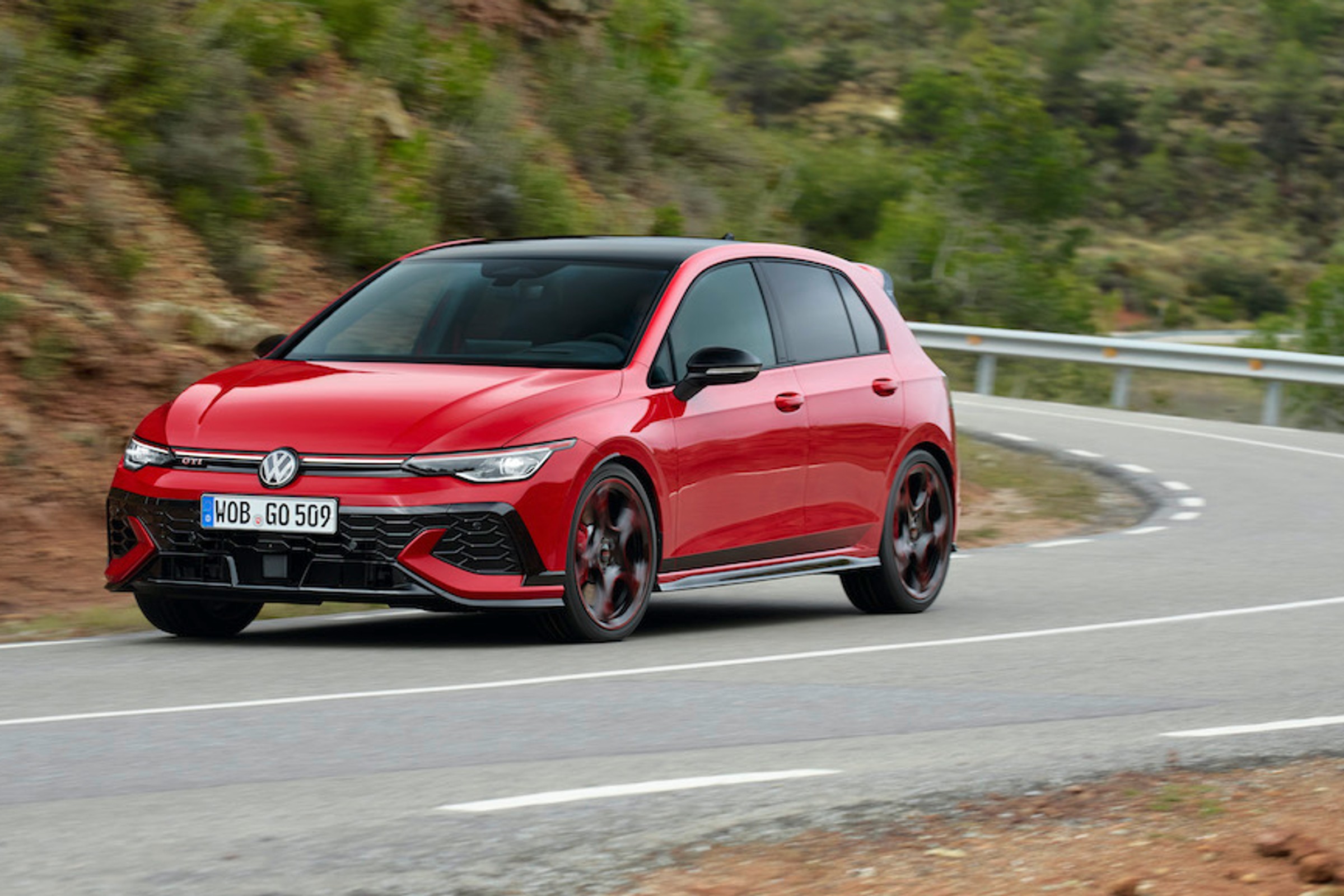 Najmocniejszy 325-konny Golf GTI na 50-lecie modelu. Jeździłem nim na torze