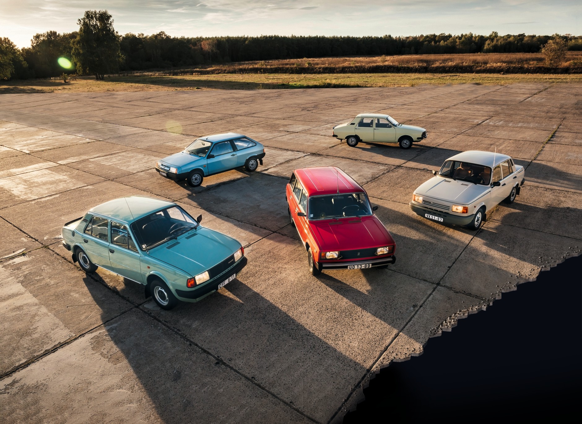 Ostatni towarzysze: tymi autami wjechaliśmy w lata 90.