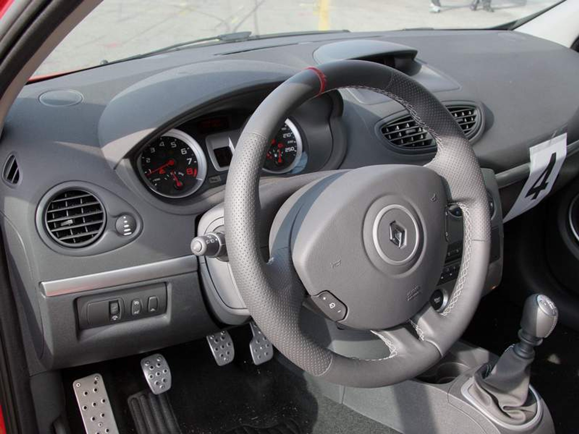 Renault Clio Sport – wrażenia z jazdy na torze