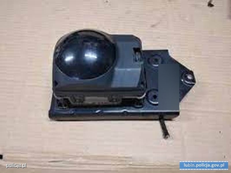 Radar od aktywnego tempomatu wymontowany z Audi