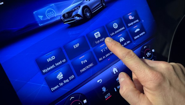 Niektóre auta mają tryb myjni – lepiej z niego korzystać, gdy jest dostępny