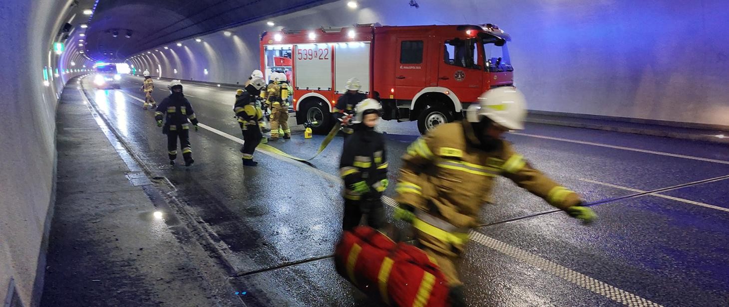 Ćwiczenia służb ratunkowych po wypadku w tunelu