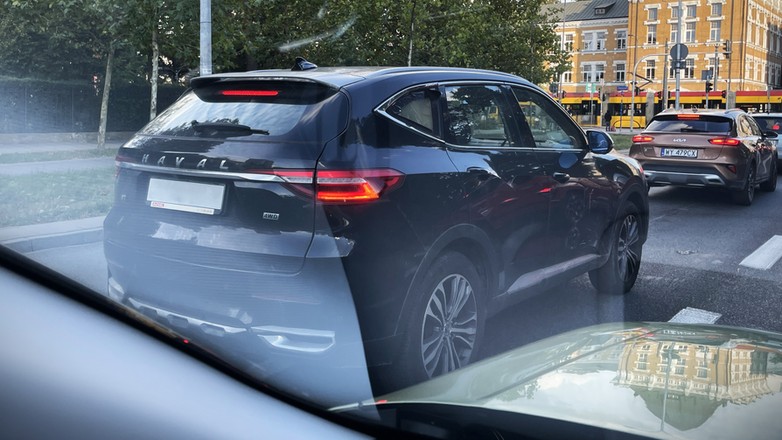 Chiński SUV spotkany na Pradze w Warszawie