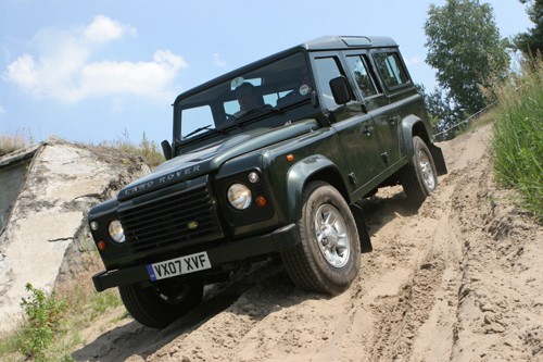 Land Rover Defender - Twardy charakter