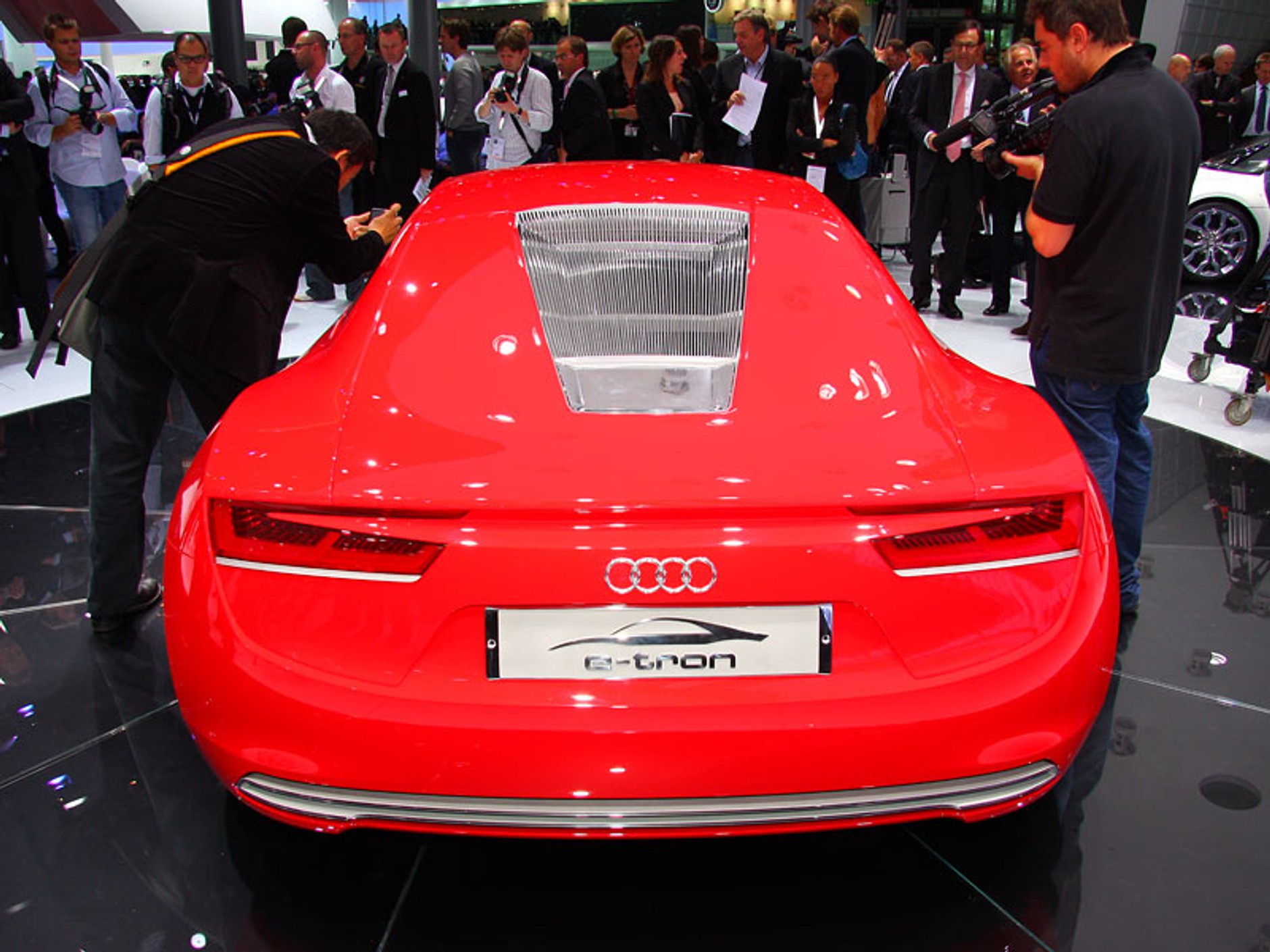 Audi e-tron: w sprzedaży od 2012