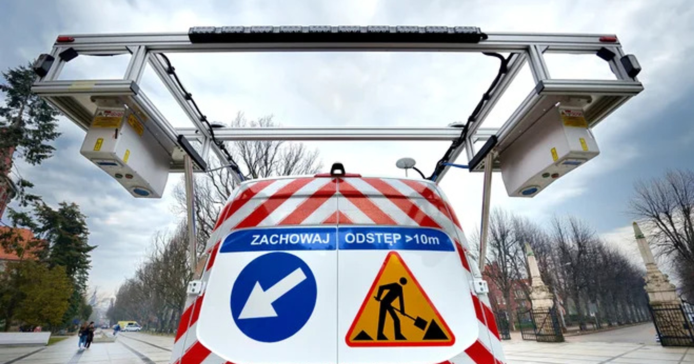 Politechnika Gdańska ma nowy samochód. Pomoże w utrzymaniu dróg