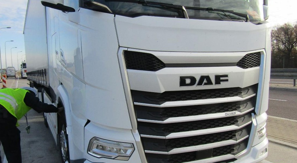 Ciężarówka wiozła opony do Kirgistanu