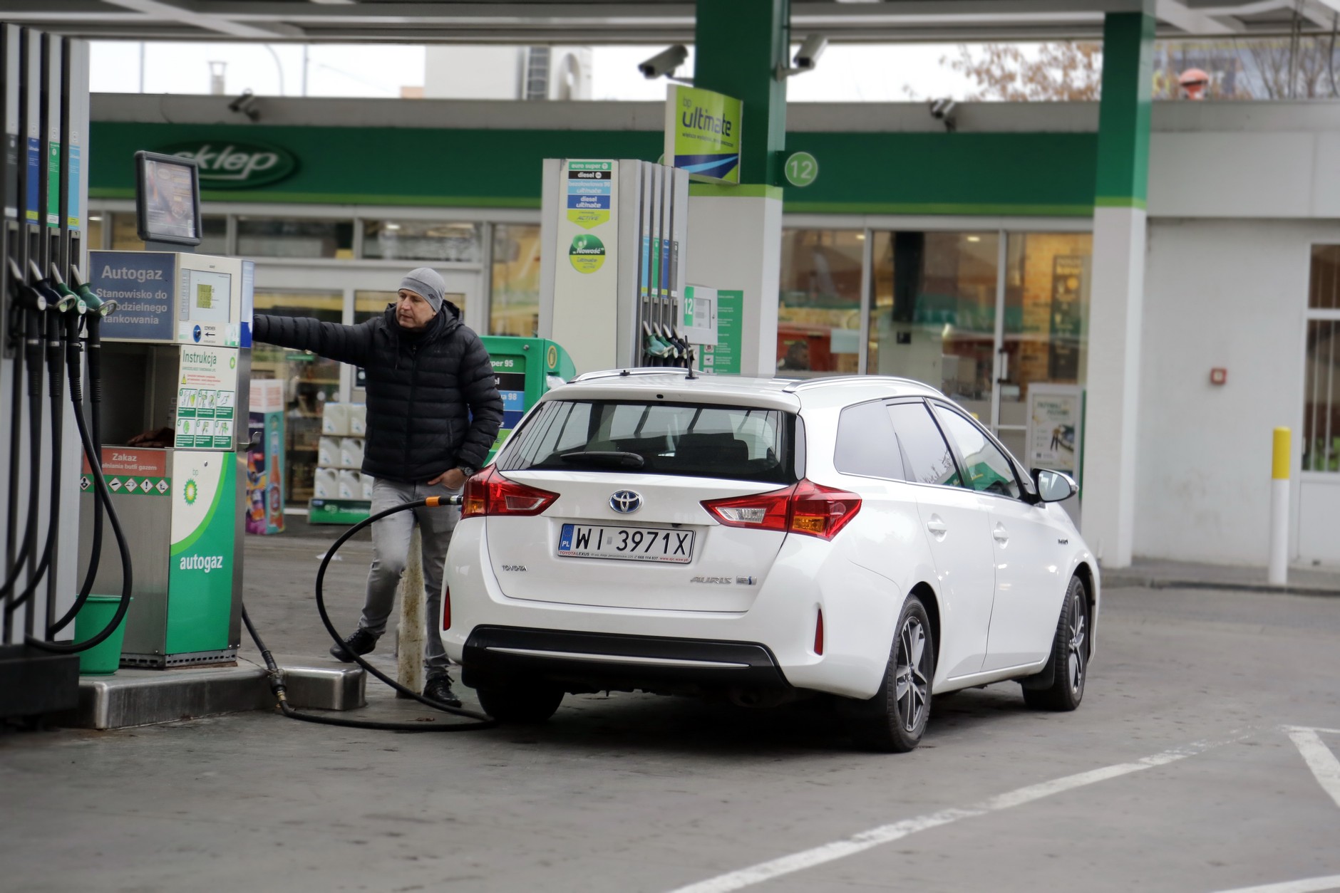 Samochód hybrydowy na gaz