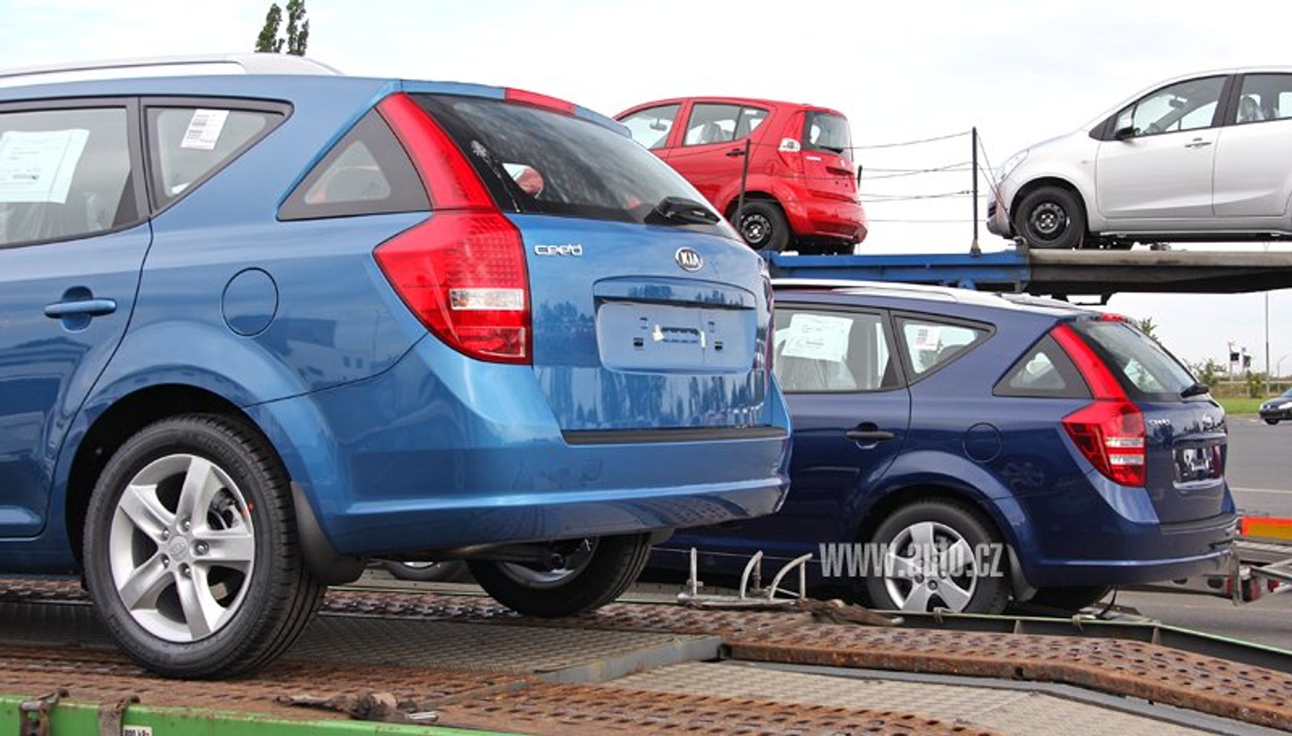 Zdjęcia szpiegowskie: zmodernizowana Kia Ceed Sporty Wagon (fotogaleria)