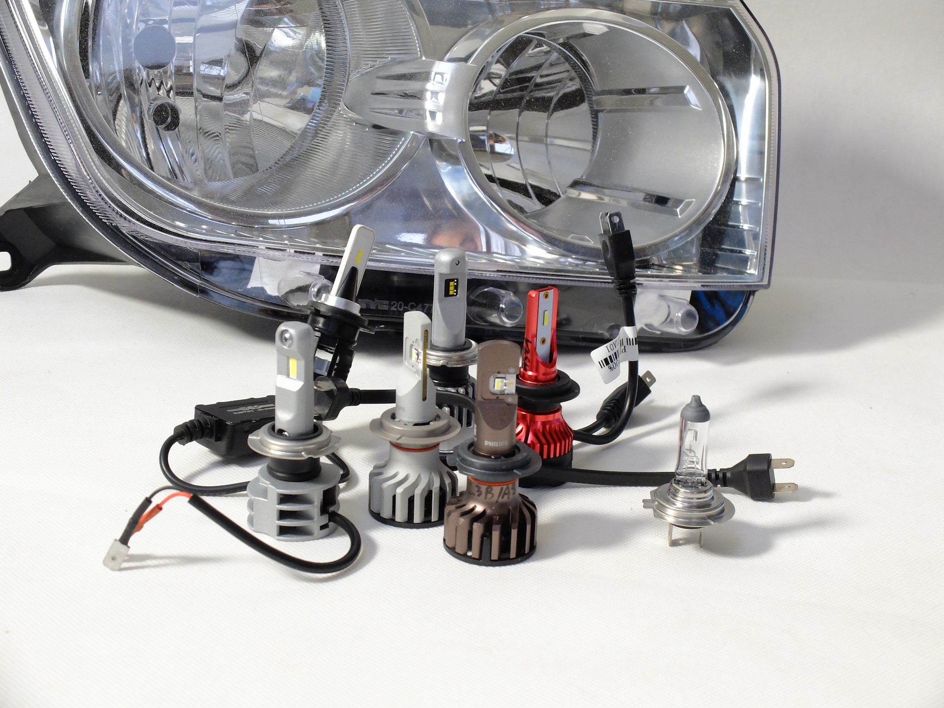 Retrofity LED – lampy ledowe mające zastąpić żarówki w samochodzie, są bardzo różne – od naprawdę dobrych do bezużytecznych