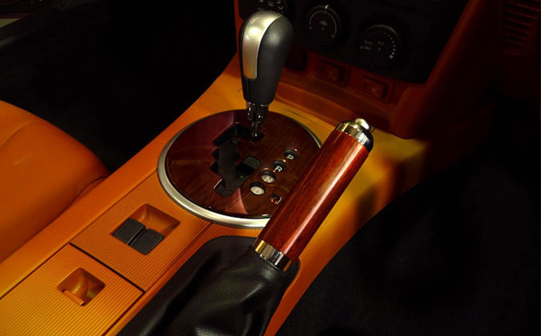 Mitsuoka Himiko – brytyjski styl z japońską techniką