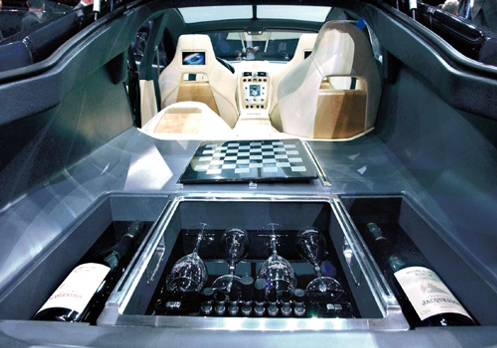 Aston Martin Rapide - Familijne Porsche z Anglii