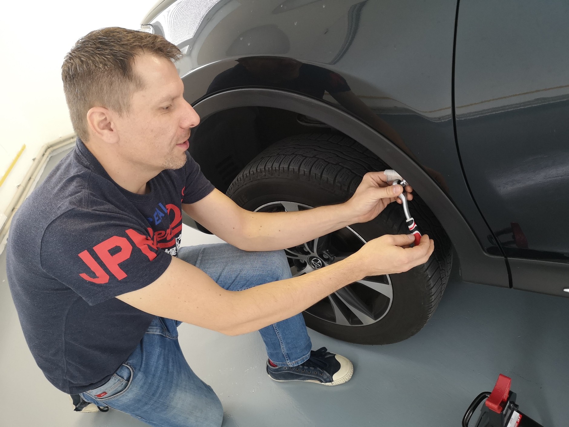 Wygłuszanie nadkoli – krok po kroku