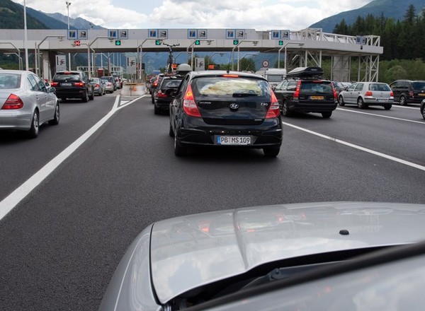 Wybierasz się samochodem na zagraniczne wakacje? Policz, czy cię na to stać
