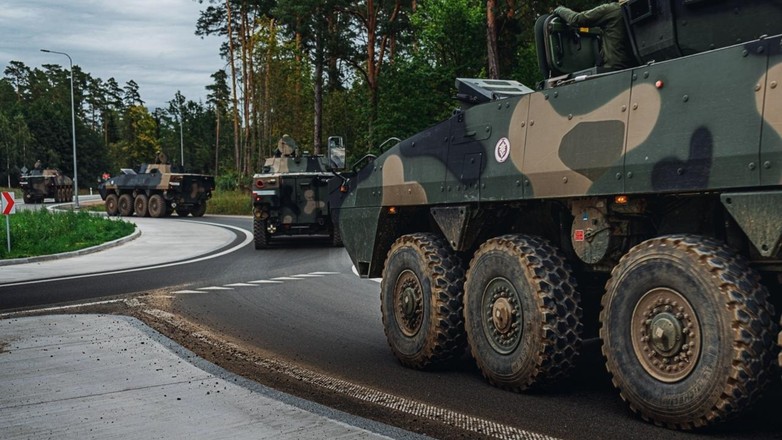 Armia poinformowała, że wojsko wyjedzie na drogi. Żołnierze będą wracać z manewrów, dlatego tłumaczymy, jak się zachować