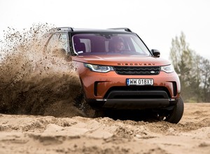 Land Rover Discovery 3.0 TD6 - Lord, który nie boi się błota