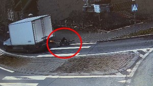 Samochód dostawczy potrącił 17-letnią rowerzystkę. Nagranie ujawniło prawdę