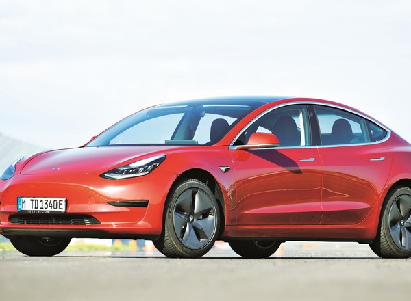 Tesla w Niemczech stawia na diesle!