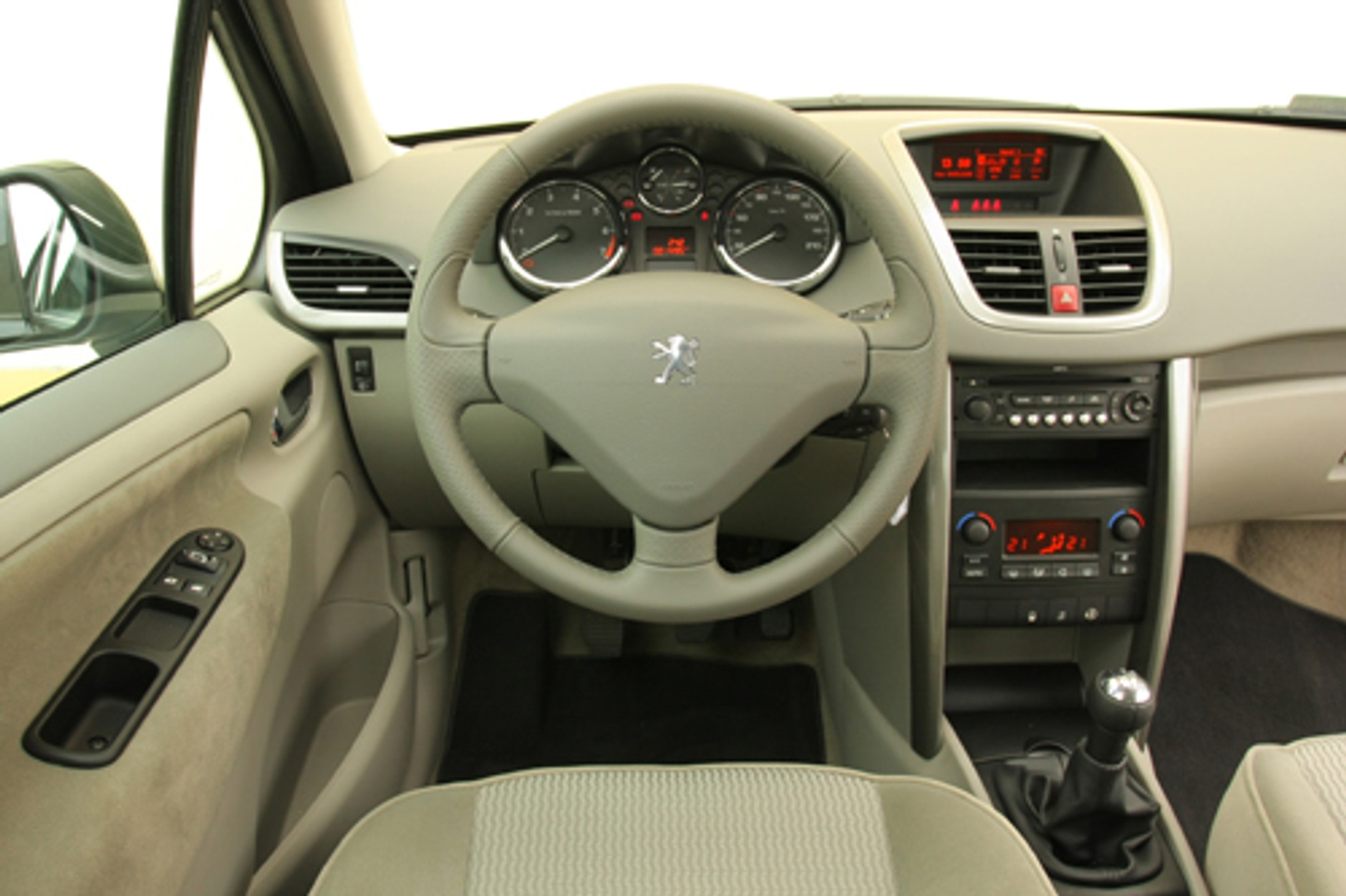 Chevrolet Aveo kontra Peugeot 207 i Toyota Yaris - Luksus poproszę. Tanio!