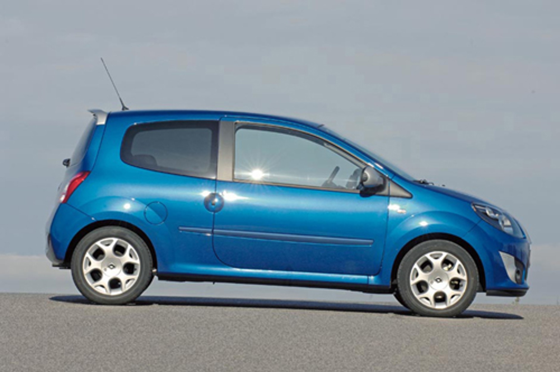 Fiat 500 kontra Mini i Twingo - Co naprawdę potrafią kultowe maluszki?