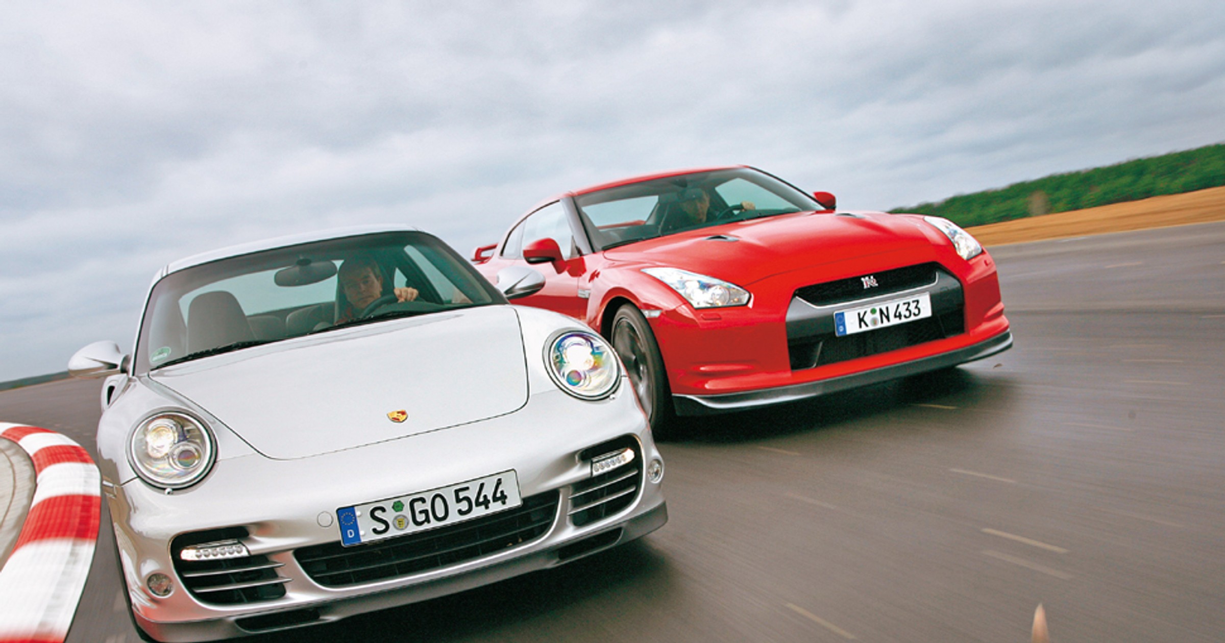 Nissan GT-R kontra Porsche 911 Turbo - Porsche kontratakuje