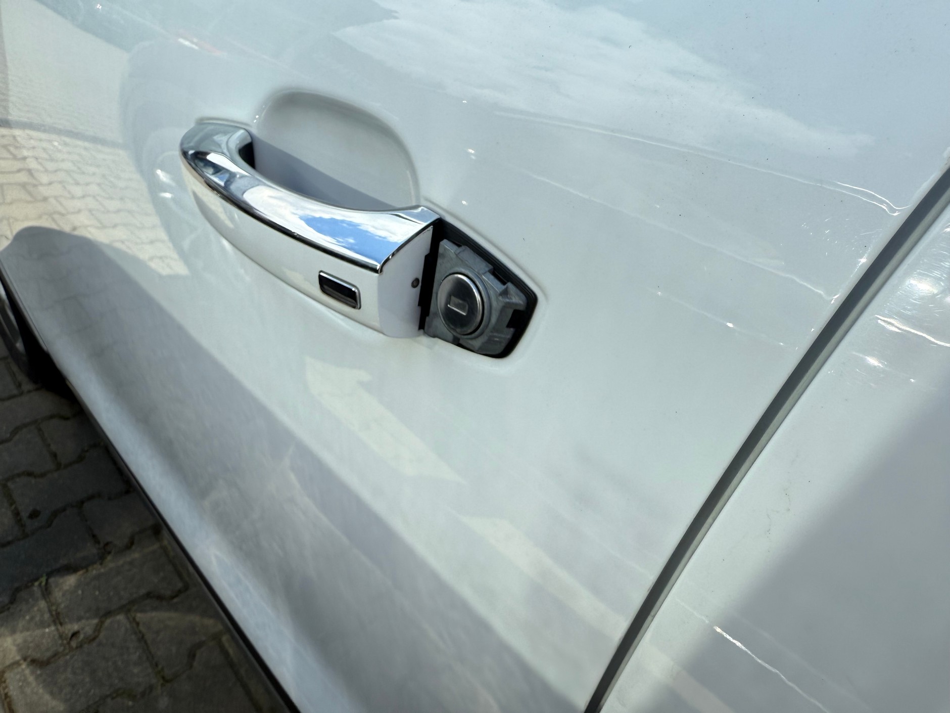 Białe MG z 2022 r. z przebiegiem 38 tys. km za 84 tys. 900 zł