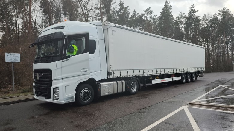 Rosyjski TIR za długi o 2,7 m