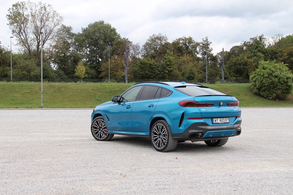 BMW X6 M60i
