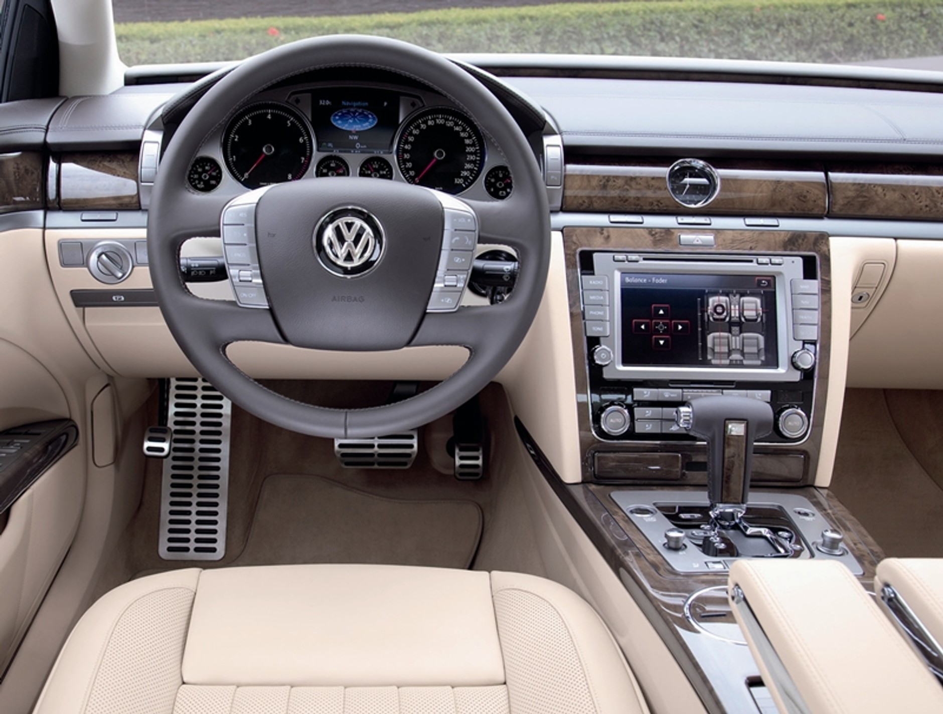 Volkswagen Phaeton – z pięknem trzeba obcować