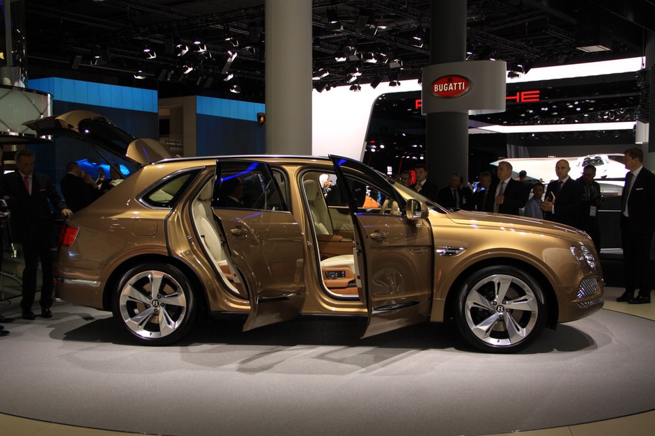 Bentley Bentayga (Frankfurt 2015)