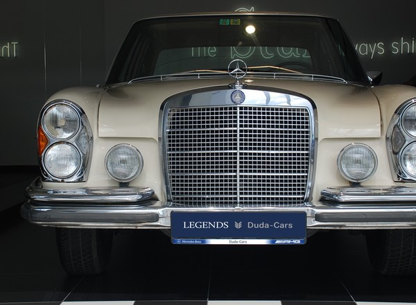 Duda-Cars sprzedaje klasyczne Mercedesy