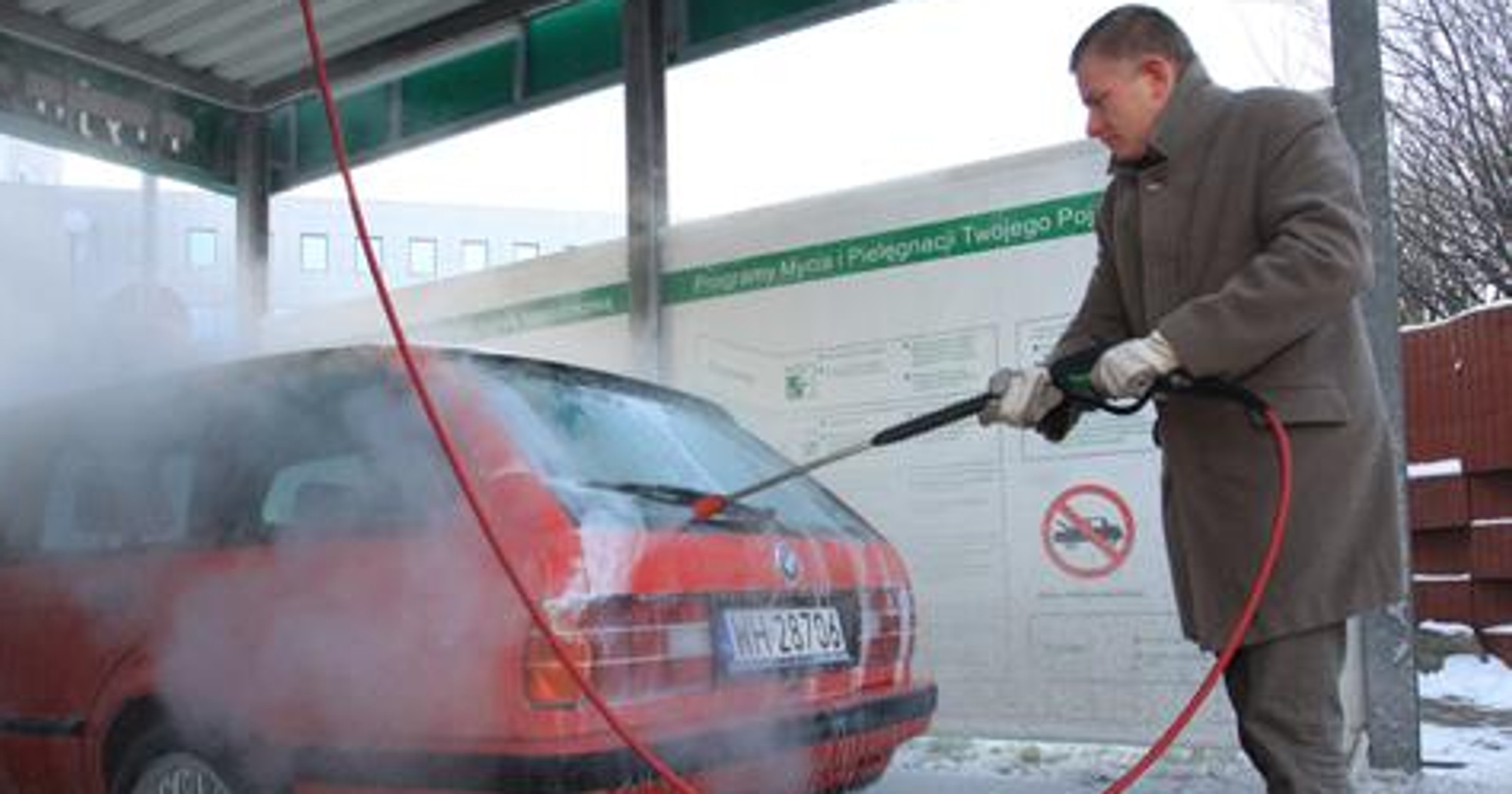 Czym myć auto zimą?