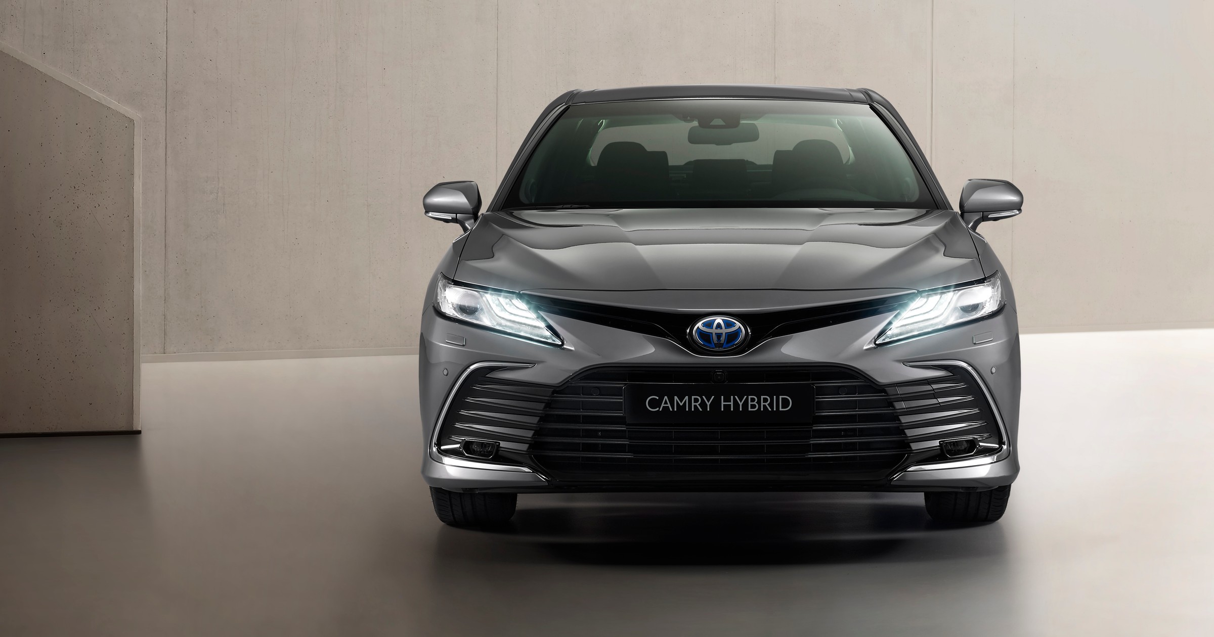 Toyota Camry Hybrid po face liftingu