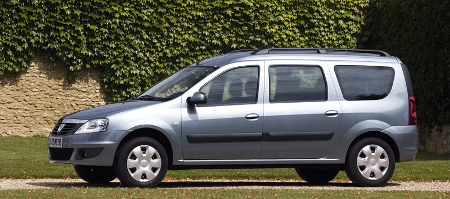 Paryż 2008: Dacia Logan MCV – nowa twarz dla kombi (wideo)