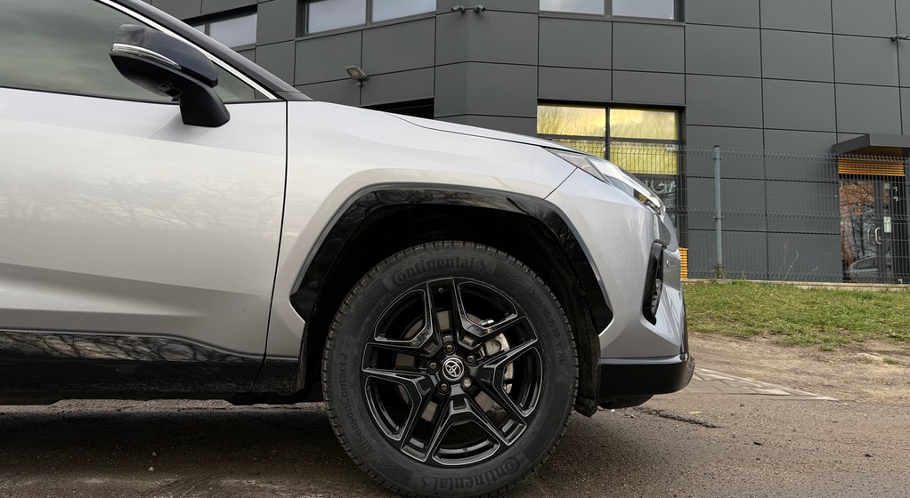 Zakładasz opony całoroczne? Zadbaj o ich solidny montaż, a potem dbaj – długo posłużą