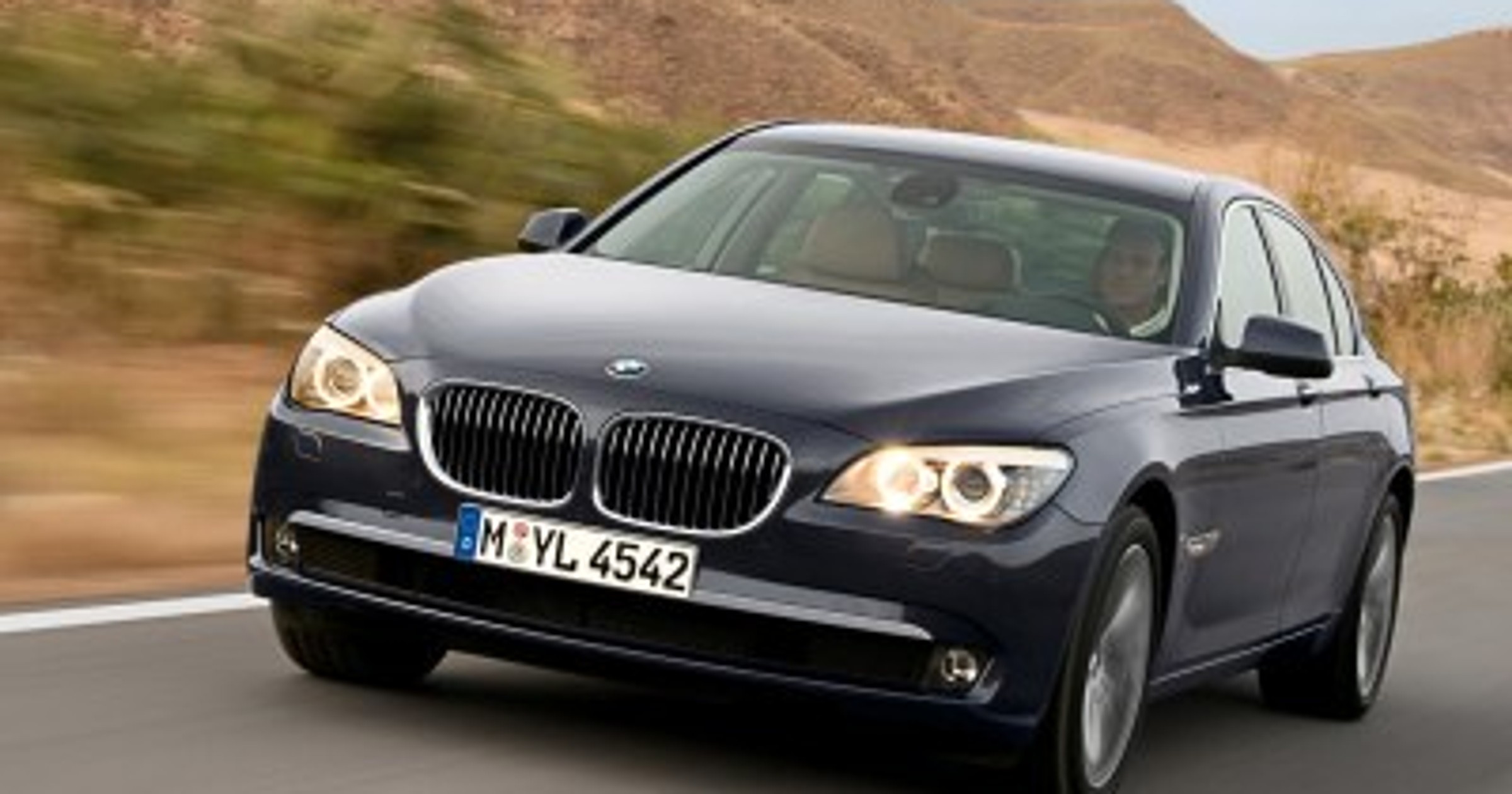 To ci heca! Złodzieje buchnęli BMW 750 